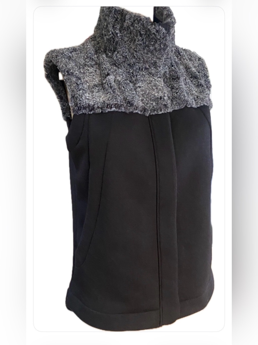 The North Face Women’s Hybrination Vest Faux Fur- Sz S